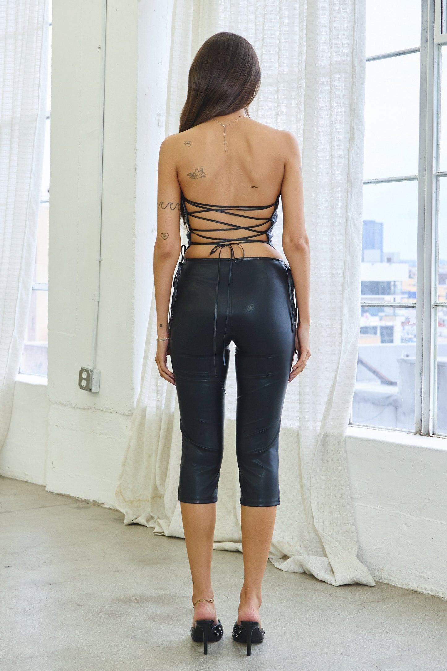 Sculpted Edge Lace-Up Set